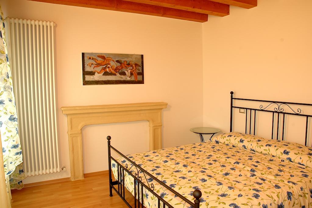 Agriturismo Al Tralcio Valeggio sul Mincio Δωμάτιο φωτογραφία