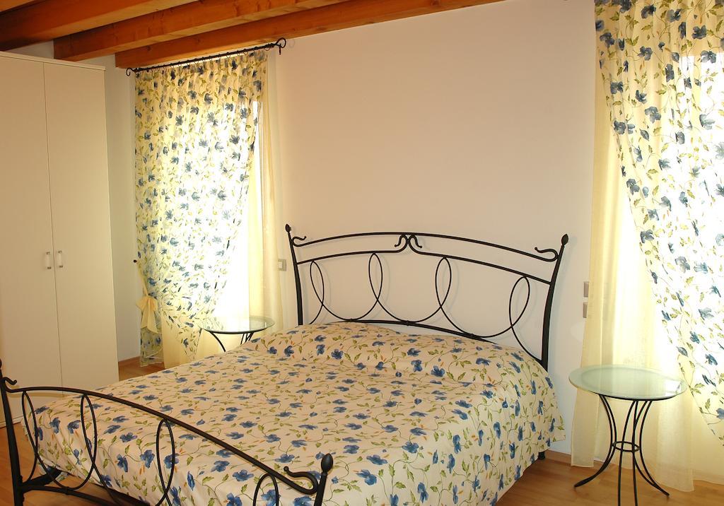 Agriturismo Al Tralcio Valeggio sul Mincio Δωμάτιο φωτογραφία